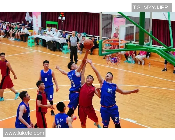 重庆篮球队配合问题引发热议球迷与专家各执己见探讨球队未来发展